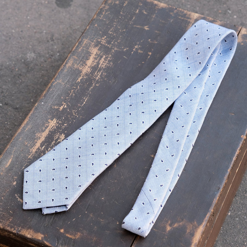 Cravate bleu à motif paisley marine