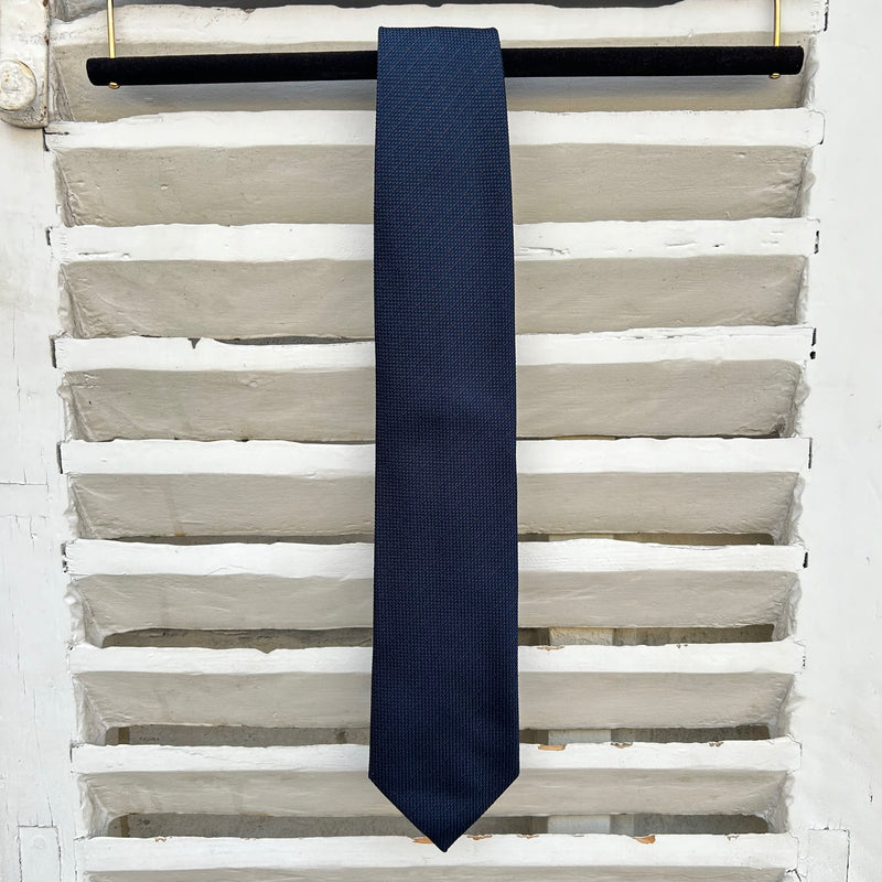 Cravate micro-grenadine bleu marine motifs petits pois marron 49