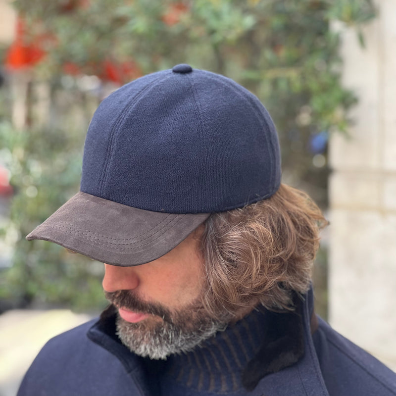 Casquette bleu marine et marron