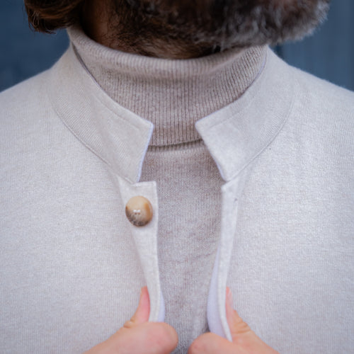 Veste en maille cachemire double face beige et blanc cassé