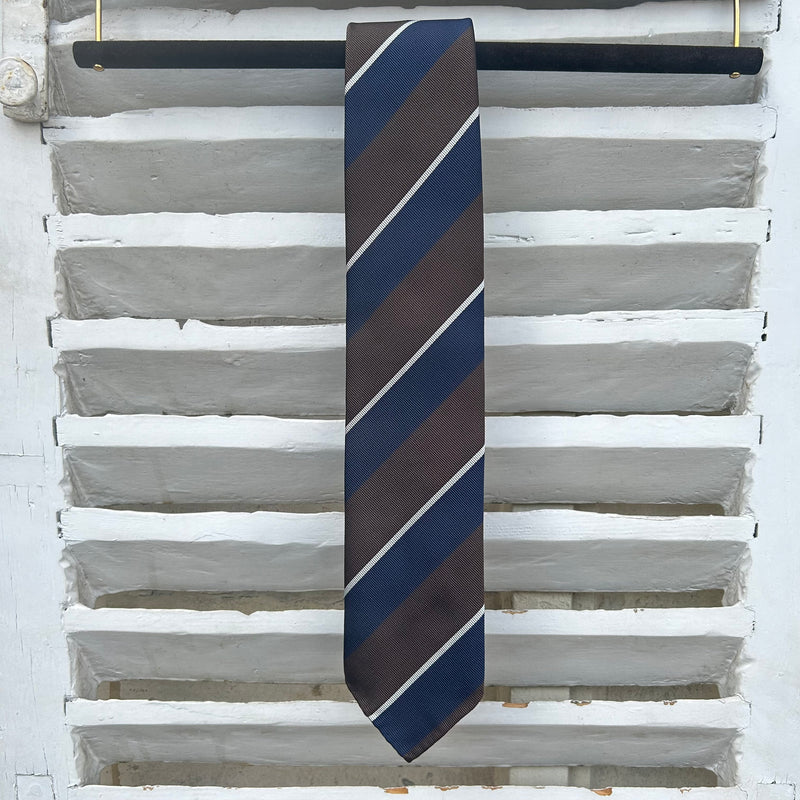 Cravate club marron, bleu marine et blanche 32