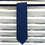 Cravate “Atelier” chevrons bleu marine 72