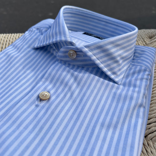 Chemise blanches à rayures bleu clair « easy wear »