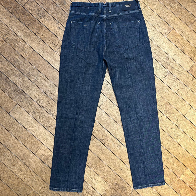 Jeans bleu coupe carotte 2