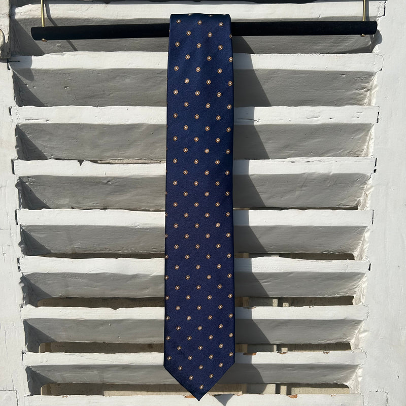 Cravate bleu marine motifs petites fleurs ocre 34