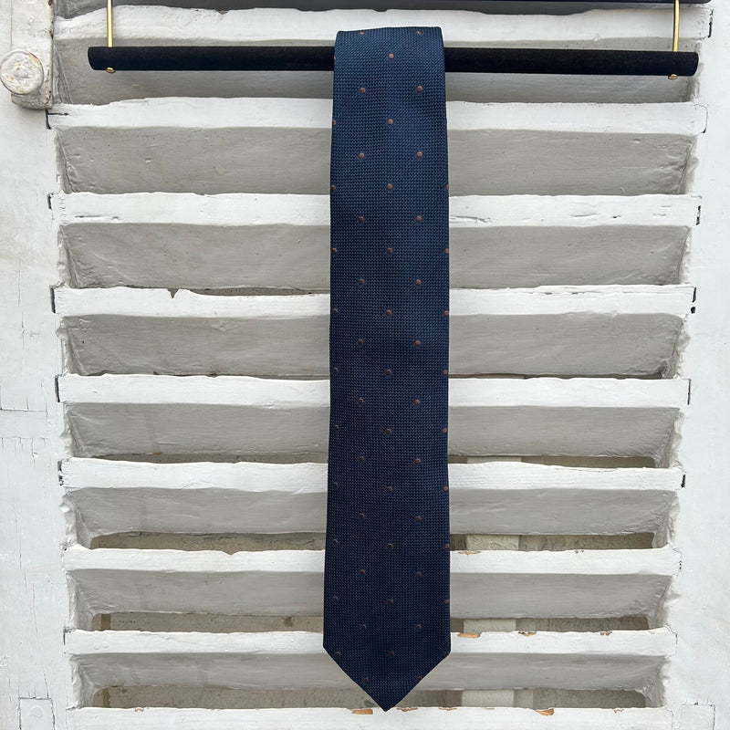 Cravate micro-grenadine bleu marine motif pois marron 43