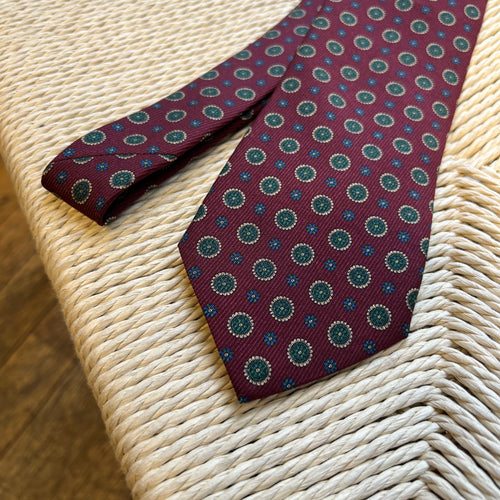 Cravate rouge bordeaux motifs verts 25