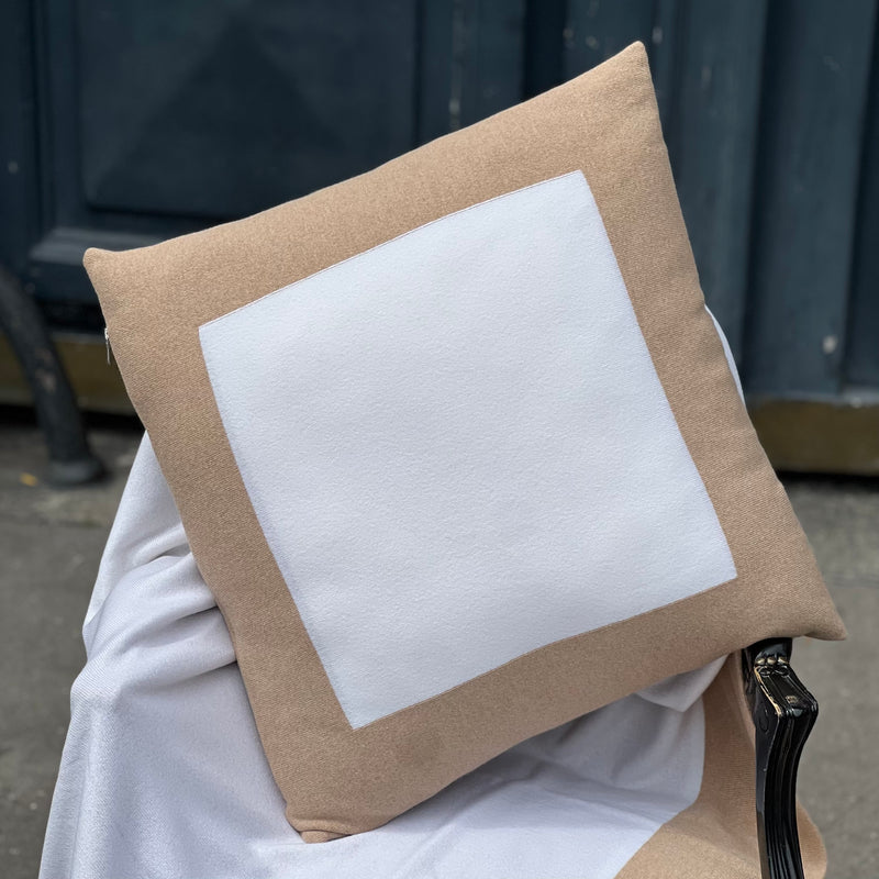 Coussin cachemire blanc cassé et camel