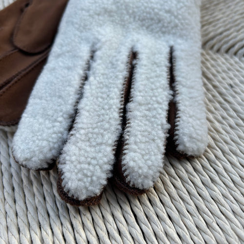 Gants marron clair et blanc cassé laine mérinos bouclée et veau velours doublés de cachemire beige