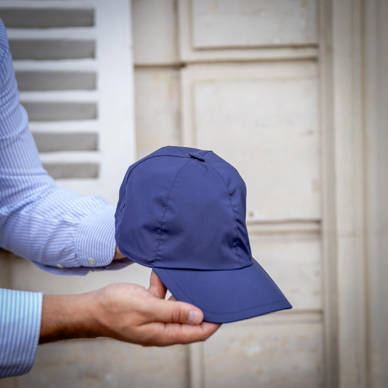 Casquette technique bleu marine