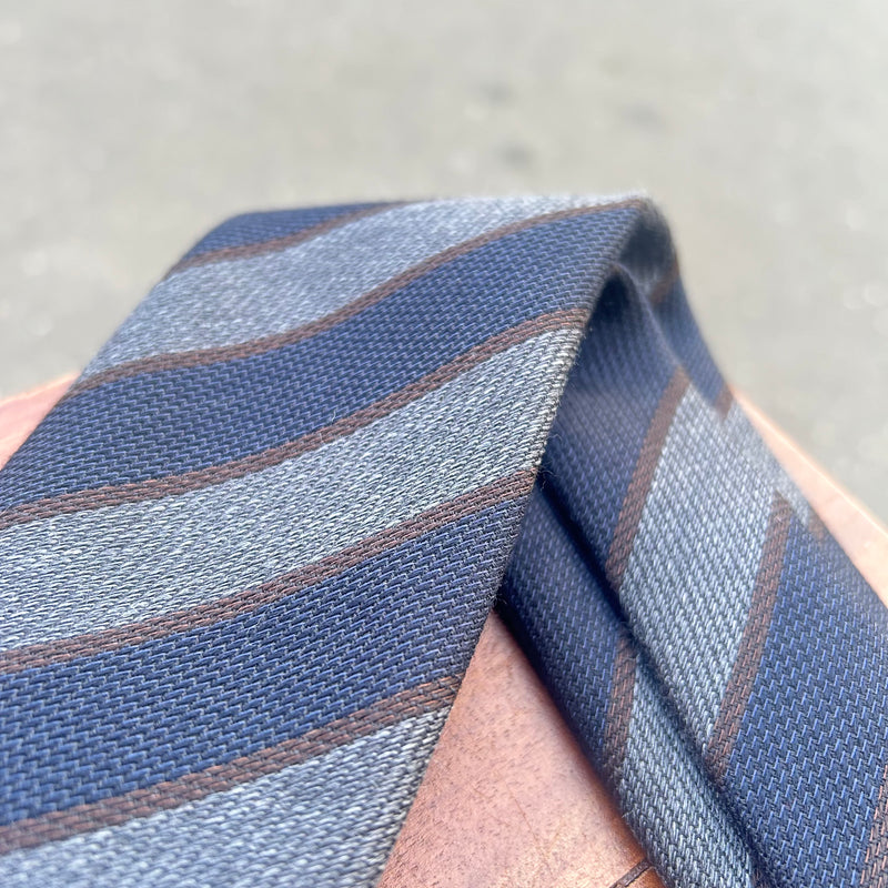 Cravate club bleu marine et gris 26