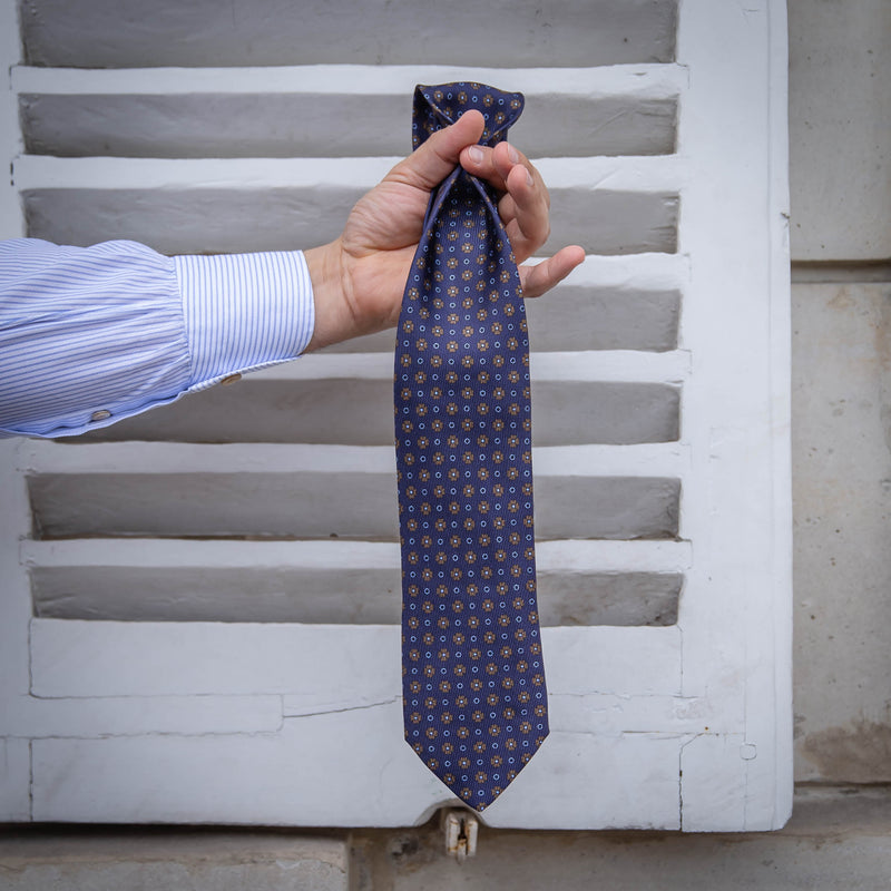 Cravate bleu micro motif marron 6