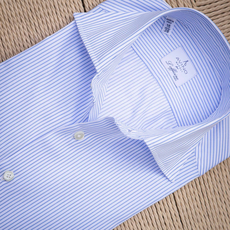 Chemise rayée bleu ciel sur fond blanc poignet double usage