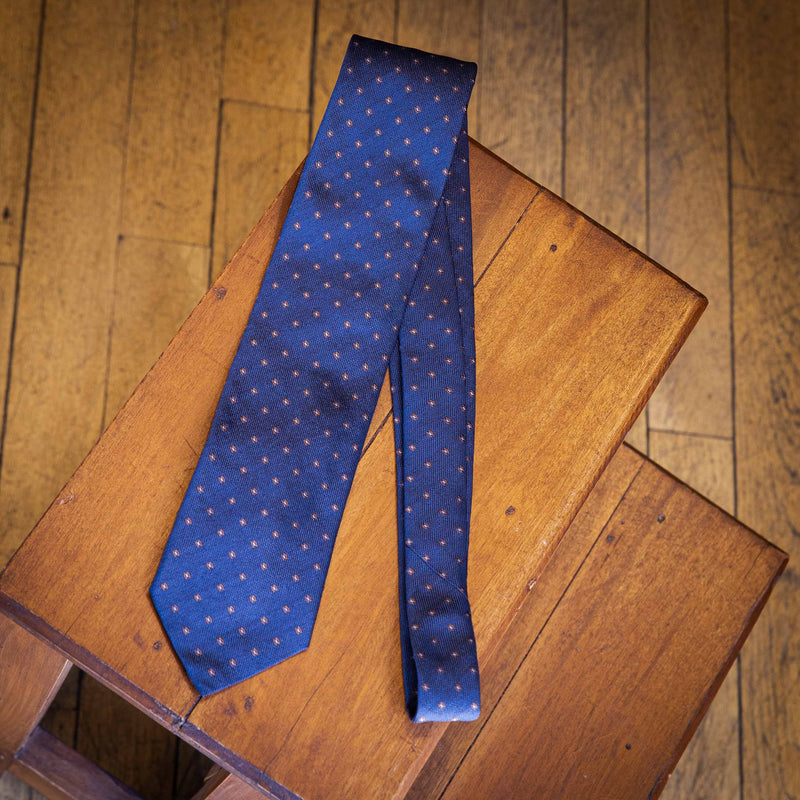 Cravate bleu micro motif marron