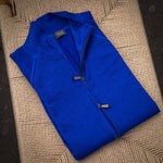 Gilet zippé en laine mérinos bleu Majorelle