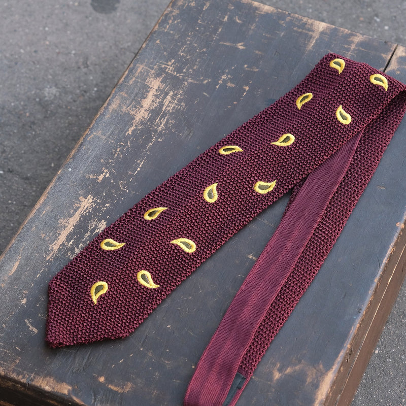 Cravate tricot bordeaux motif paisley